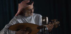 بين أشواك الفن والسياسة"