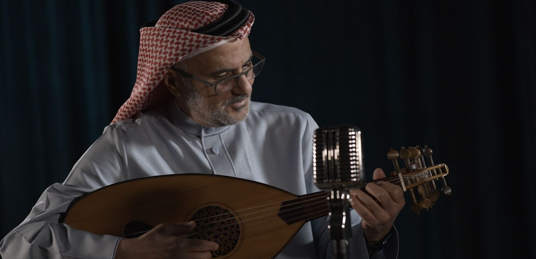 بين أشواك الفن والسياسة"