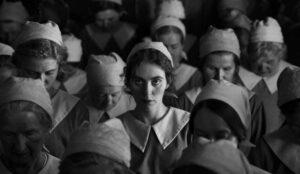 الفتاة ذات الإبرة