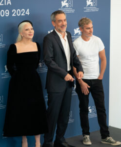 واكين فينيكس وليدي جاجا