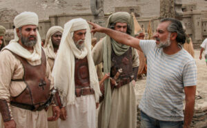 المخرج السوري حاتم علي خلال تصوير مسلسل عمر (2011)