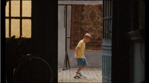 «الرقص في زاوية»