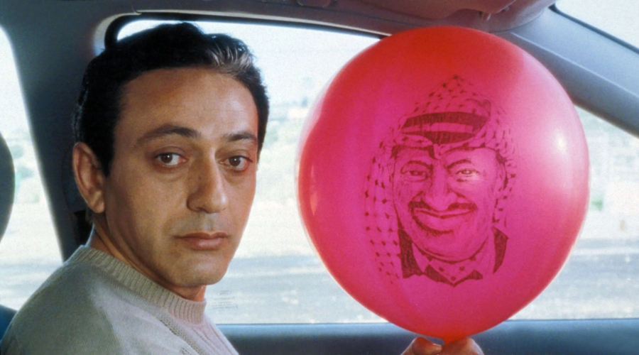 «يد إلهية»… كيف نسف إيليا سليمان الأب السينمائي