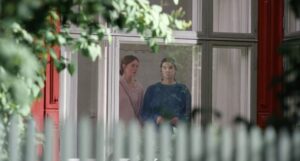 «قيمة عاطفية»... البحث عن الحقيقة بين فوضى الذاكرة