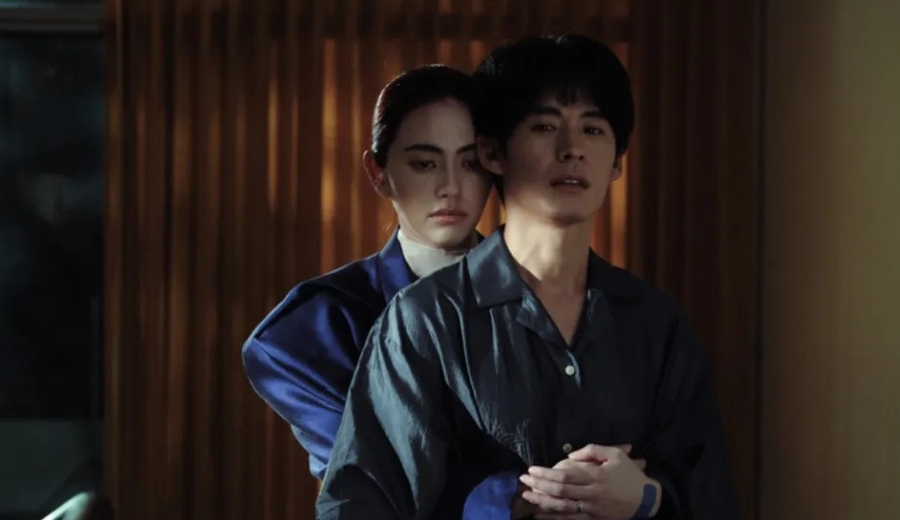 «شبح مفيد»… من إنسان إلى مكنسة كهربائية!