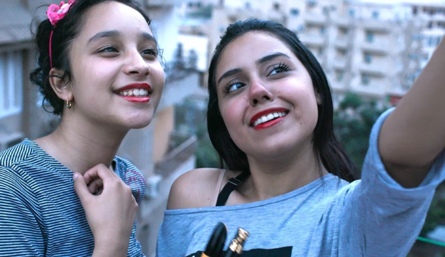 بين عزيزة «شارع الأعشى» و«سعاد» المَنيَل... قراءة في الحب كمساحة للهزيمة