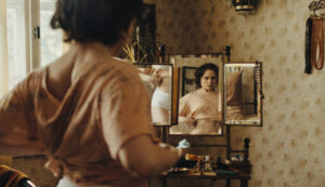 «صوت السقوط»... بهيّ بأجوائه الجنائزية