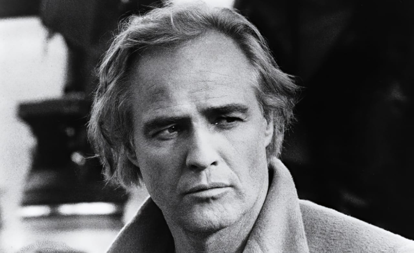 مارلون براندو: من الصهيونية إلى فلسطين.. ومن اليسار إلى النرجسية