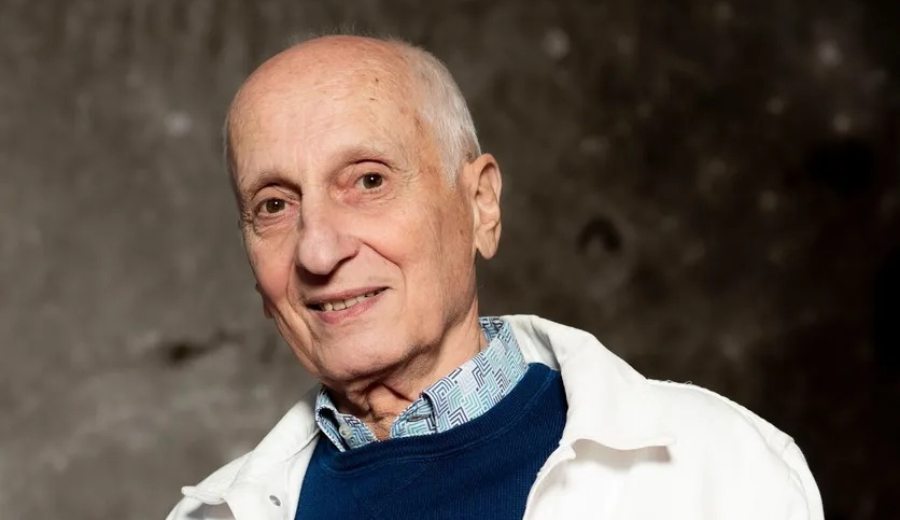 رحلةٌ في مخيال ميشال أوسلو(1): "قضيتُ نصف حياتي عاطلًا عن العمل"