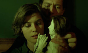 الضوء كراوٍ صامت: حين يتقمّص النور دور البطولة في السينما