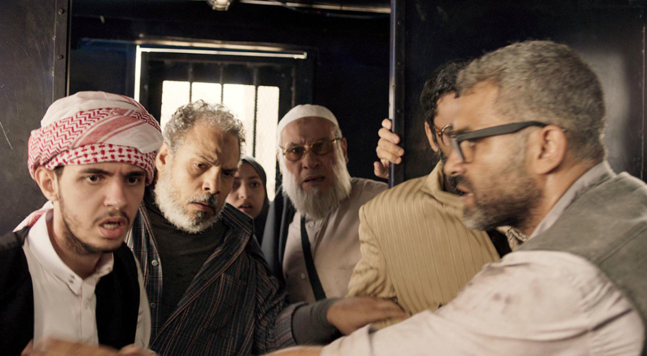 «اشتباك».. عالم ضيق وأسئلة كبيرة