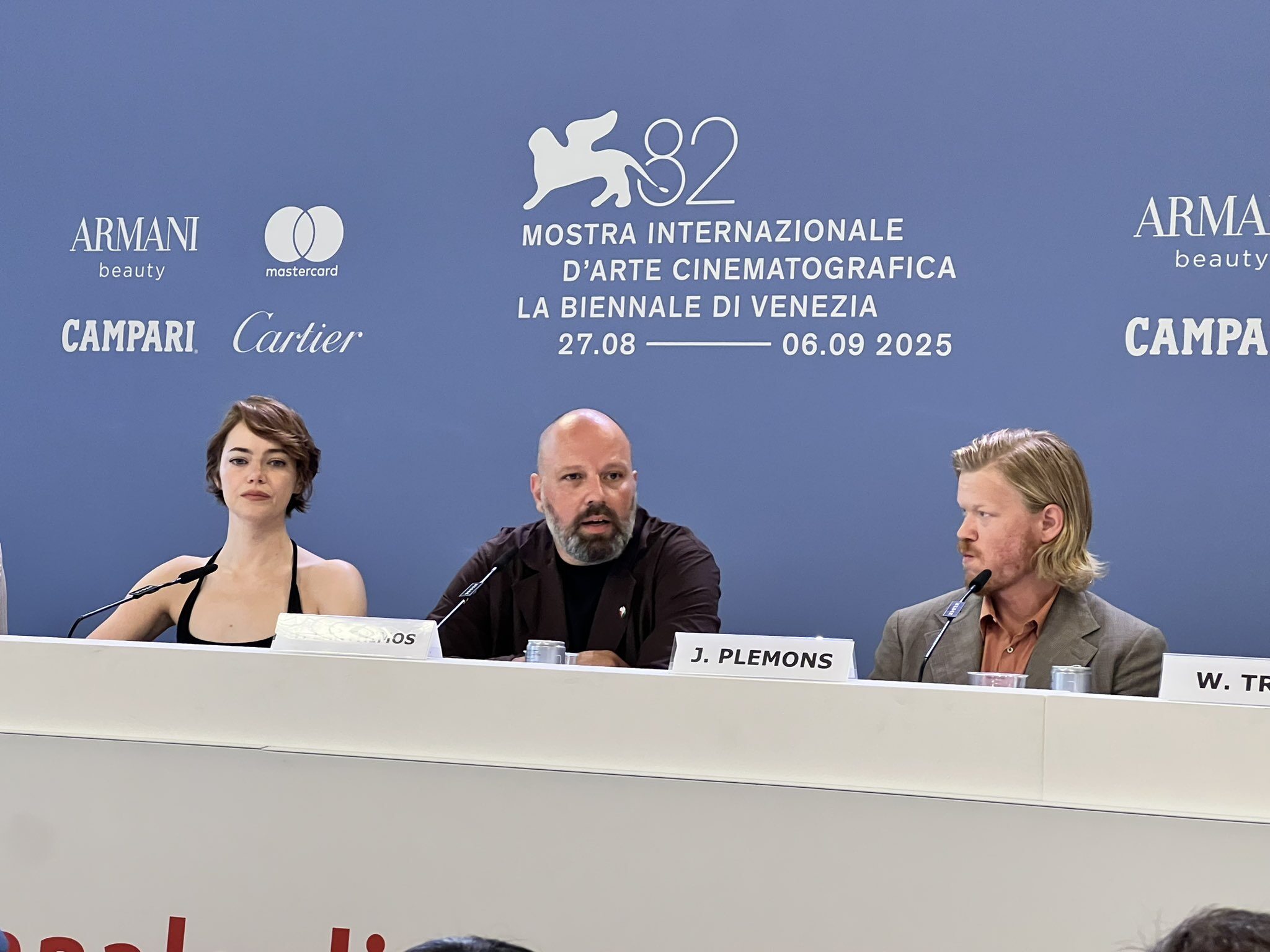 إيما ستون عن العمل مع يورجوس لانثيموس: «أفلامه مرآة للواقع»
