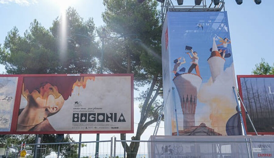 البندقية 82: وعودٌ كثيرة بالدهشة كم منها سيرى النور؟!