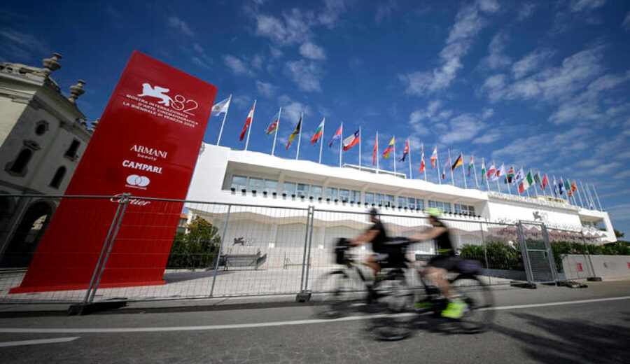 ليبيا تعود بعد غياب والمخرجات يتصدرن المشهد العربي في فينيسيا 82