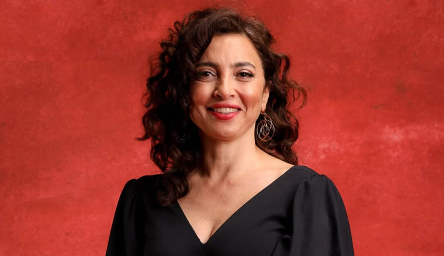 تحت الصوت.. تحت الصورة.. هناك تقف ساندرا نشأت