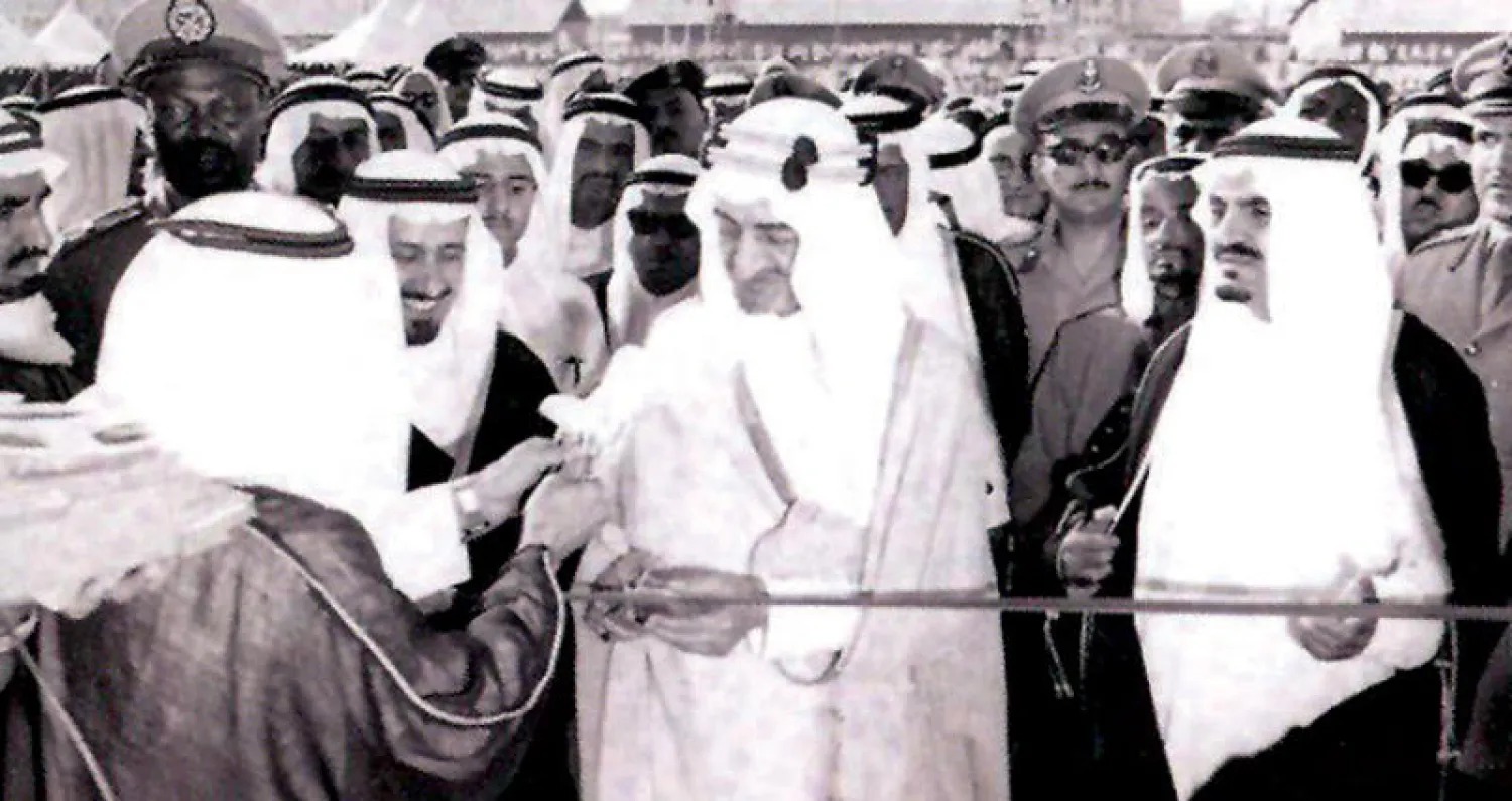  الملك فيصل يفتتح التلفزيون السعودي