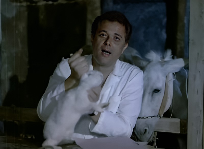 السينما كخلاص فردي… قراءة في تجربة رأفت الميهي
