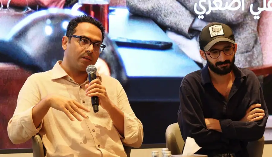 علي أصغري: الكوميديا هي طريقتي لقول الأشياء التي لا يمكن قولها مباشرة
