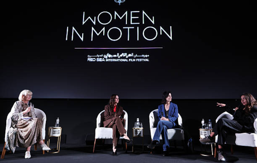 جولييت بينوش في جلسة «نساء تبهرنا22