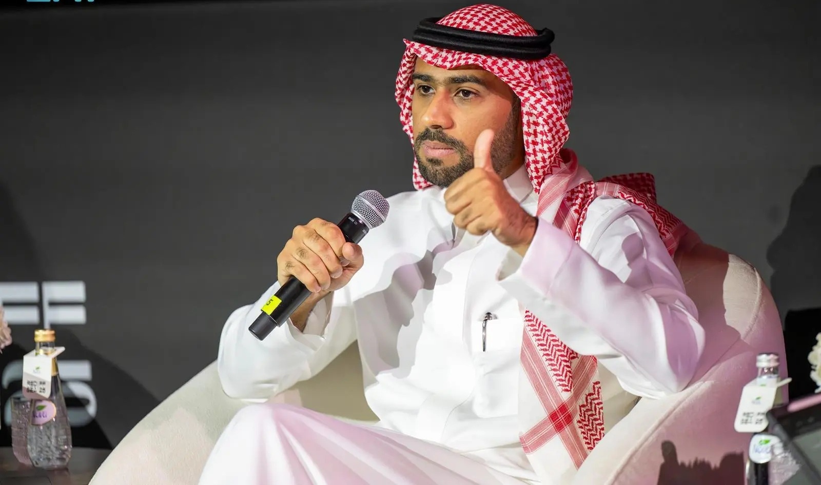 فيصل بالطيور 