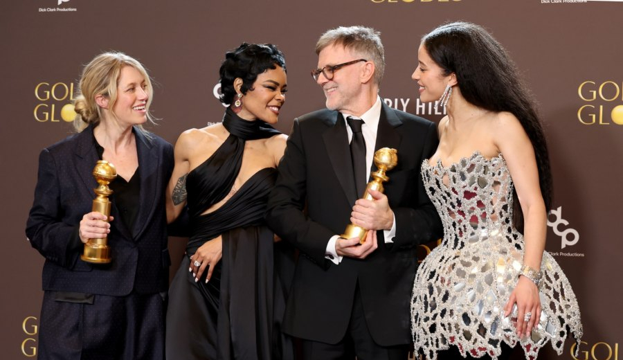 أندرسون يكتسح، جاو تتألق، ومورا ينتصر: خريطة الفائزين في غولدن غلوب 2026