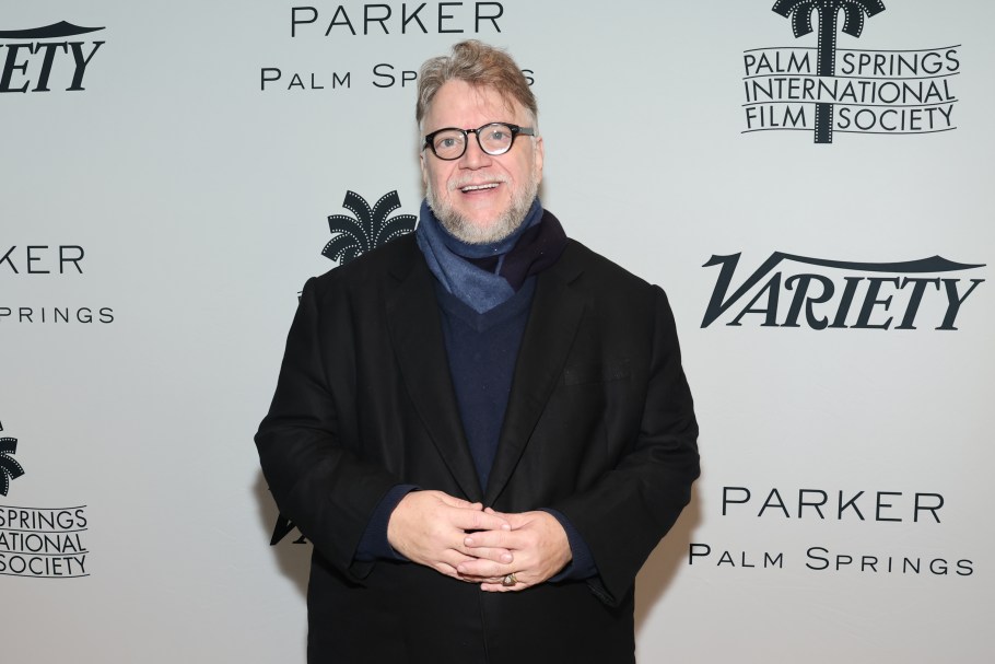  المخرج المكسيكي غيرمو ديل تورو 