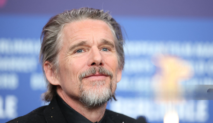 إيثان هوك: أؤيّد أيَّ شيء يحارب الفاشية