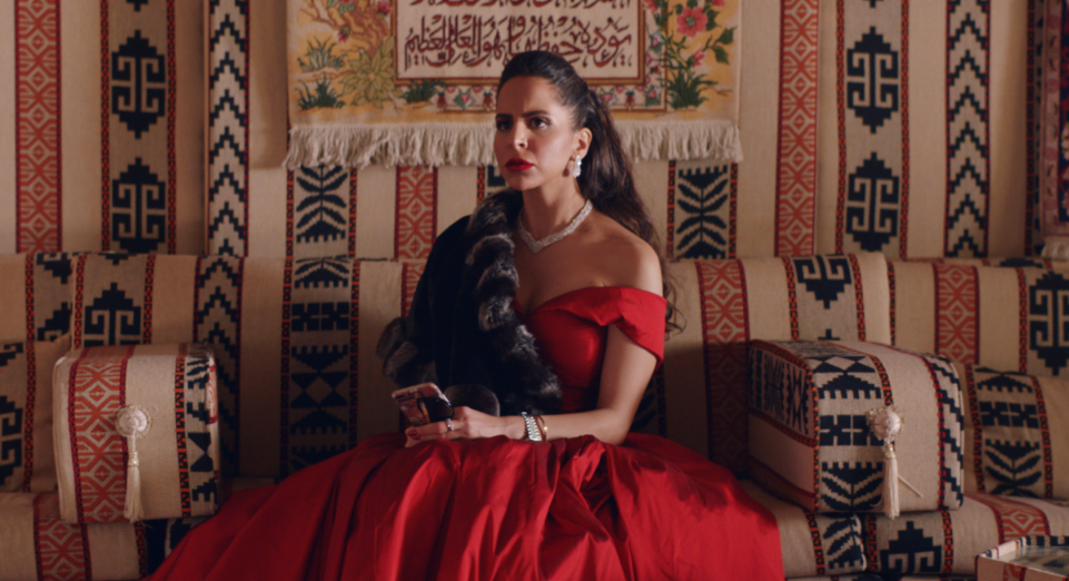 «الدّنيا حفلة».. الجنون طريقًا للتصالح مع الذّات