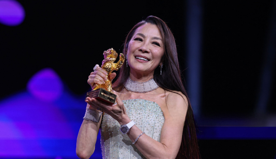 ميشيل يوه تتسلم الدب الذهبي: السينما تبدأ بسؤال