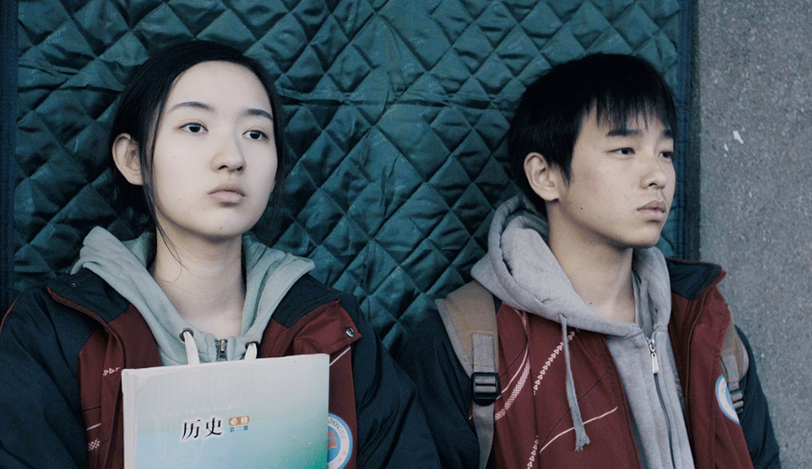 «فيلٌ يجلس ساكنًا»… تحفة انتحارية