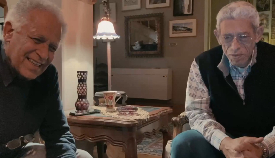 «مواقع فيلم عائلي»... عن الأم والأب وهجرة الأبناء