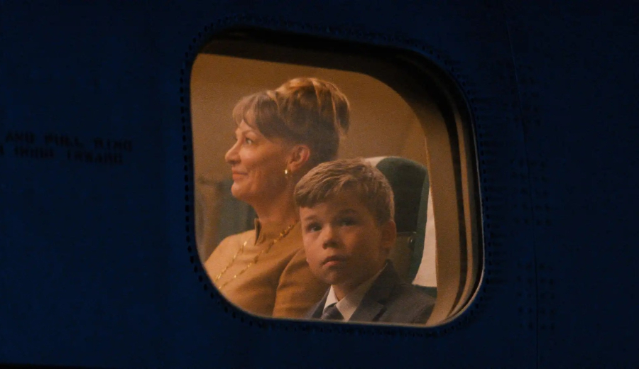 ترافولتا مخرجًا للمرّة الأولى في «كانّ»