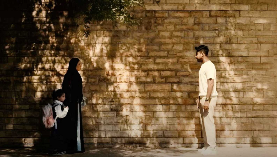 «رمادي»... فيلم سعودي مستقلّ يراهن على المنصات الرقمية ويحقّق حضورًا مبكرًا