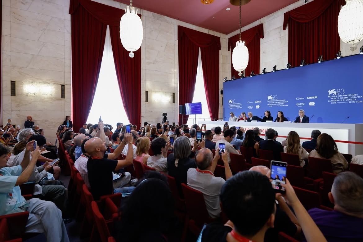 مؤتمر تقديم لجان تحكيم فينيسيا 83
